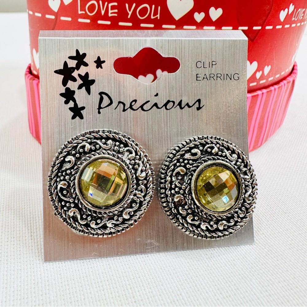 🛍️🛍️ CLIP EARRINGS NWOT GLAM 💛 SILVER TONE WITH JEWEL - Picture 3 of 4